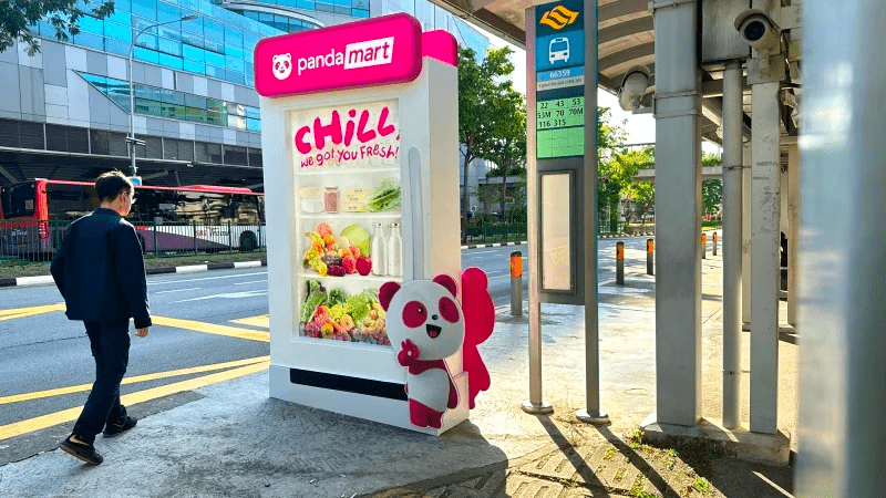 バス停広告例（フードデリバリーサービス「Food Panda」）
