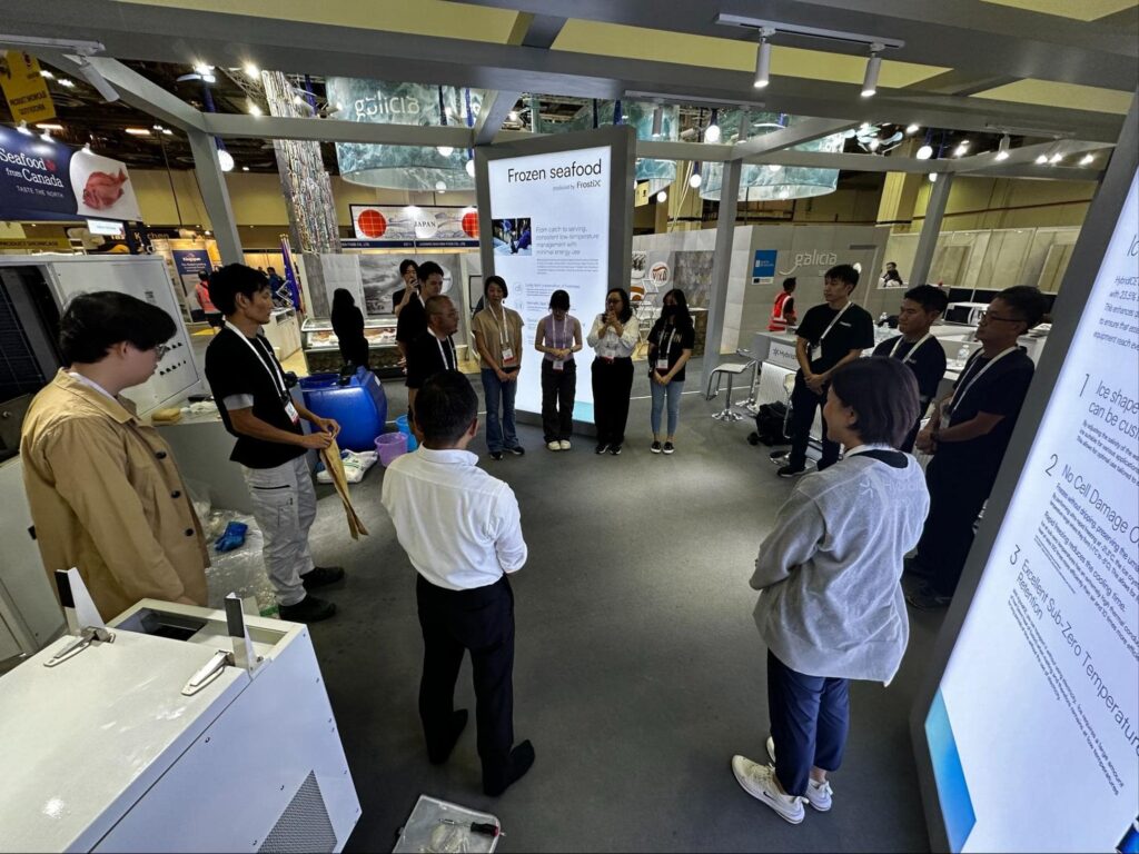 FrostiX社の朝礼の様子