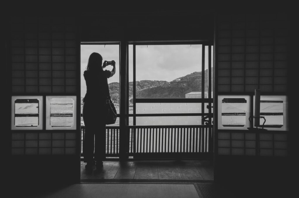 旅館で撮影する様子のイメージ