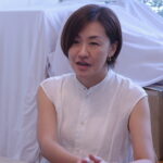 インタビュー中の斎藤